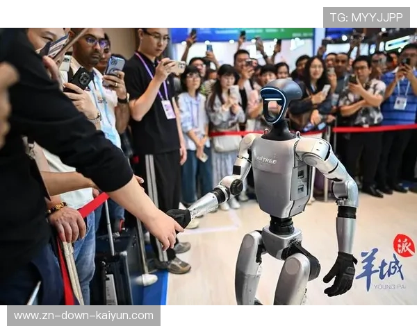 机器人服务集群在场馆内部承担引导与安防等任务